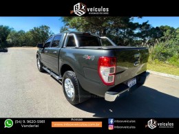 FORD - RANGER - 2013/2014 - Cinza - R$ 115.900,00
