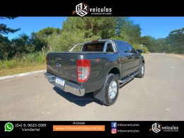 FORD - RANGER - 2013/2014 - Cinza - R$ 115.900,00