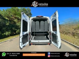 FORD - TRANSIT - 2022/2022 - Branca - R$ 267.900,00