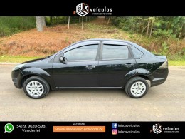 FORD - FIESTA - 2011/2012 - Preta - R$ 35.900,00
