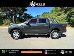 FORD - RANGER - 2013/2014 - Cinza - R$ 115.900,00