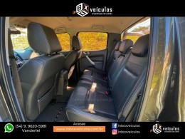 FORD - RANGER - 2013/2014 - Cinza - R$ 115.900,00