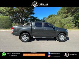 FORD - RANGER - 2013/2014 - Cinza - R$ 115.900,00