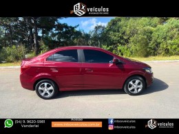 CHEVROLET - PRISMA - 2017/2018 - Vermelha - Sob Consulta